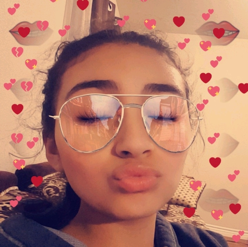 Meet your Posher, Alessandra